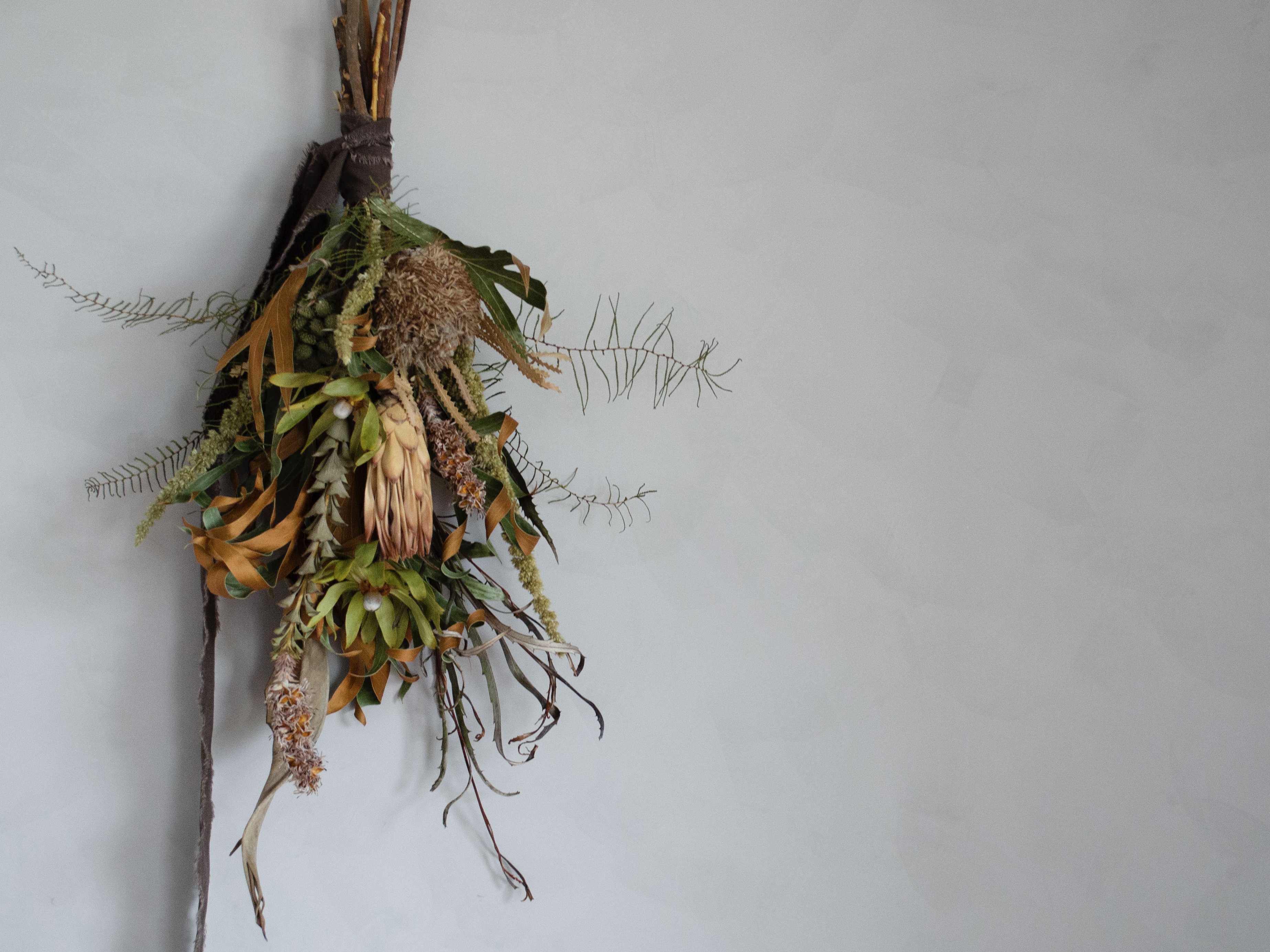 仕上がりに差が出る ネイティブフラワーのスワッグの束ねかた