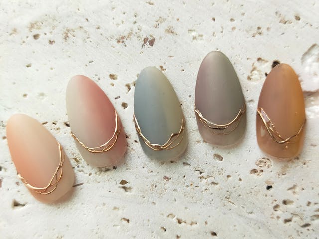 大人可愛いふんわり縦グラデーションネイルのやり方
