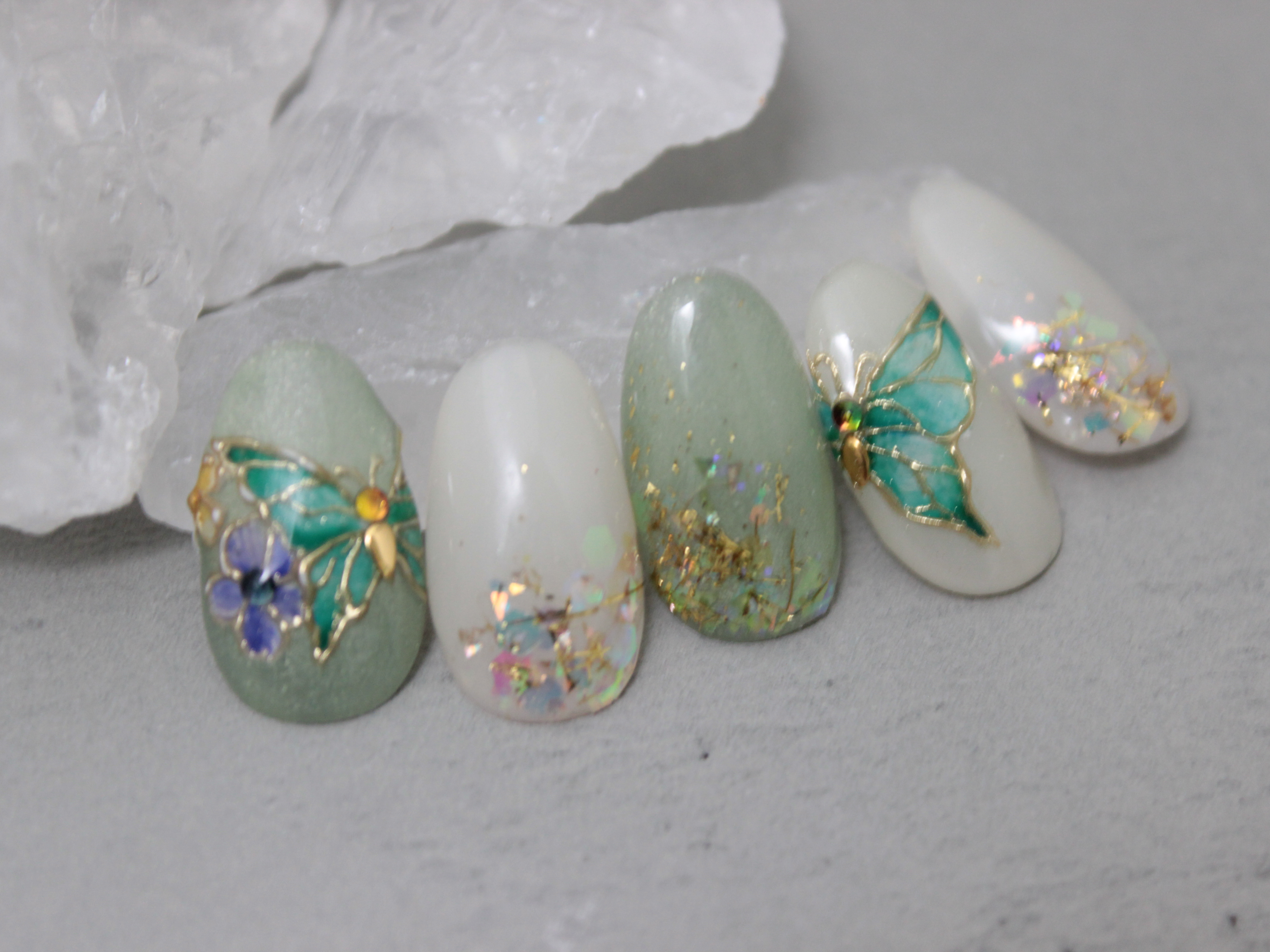 ステンドグラスのような蝶々のネイルの作り方