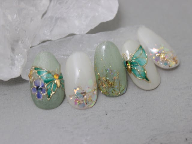 ステンドグラスのような蝶々のネイルの作り方