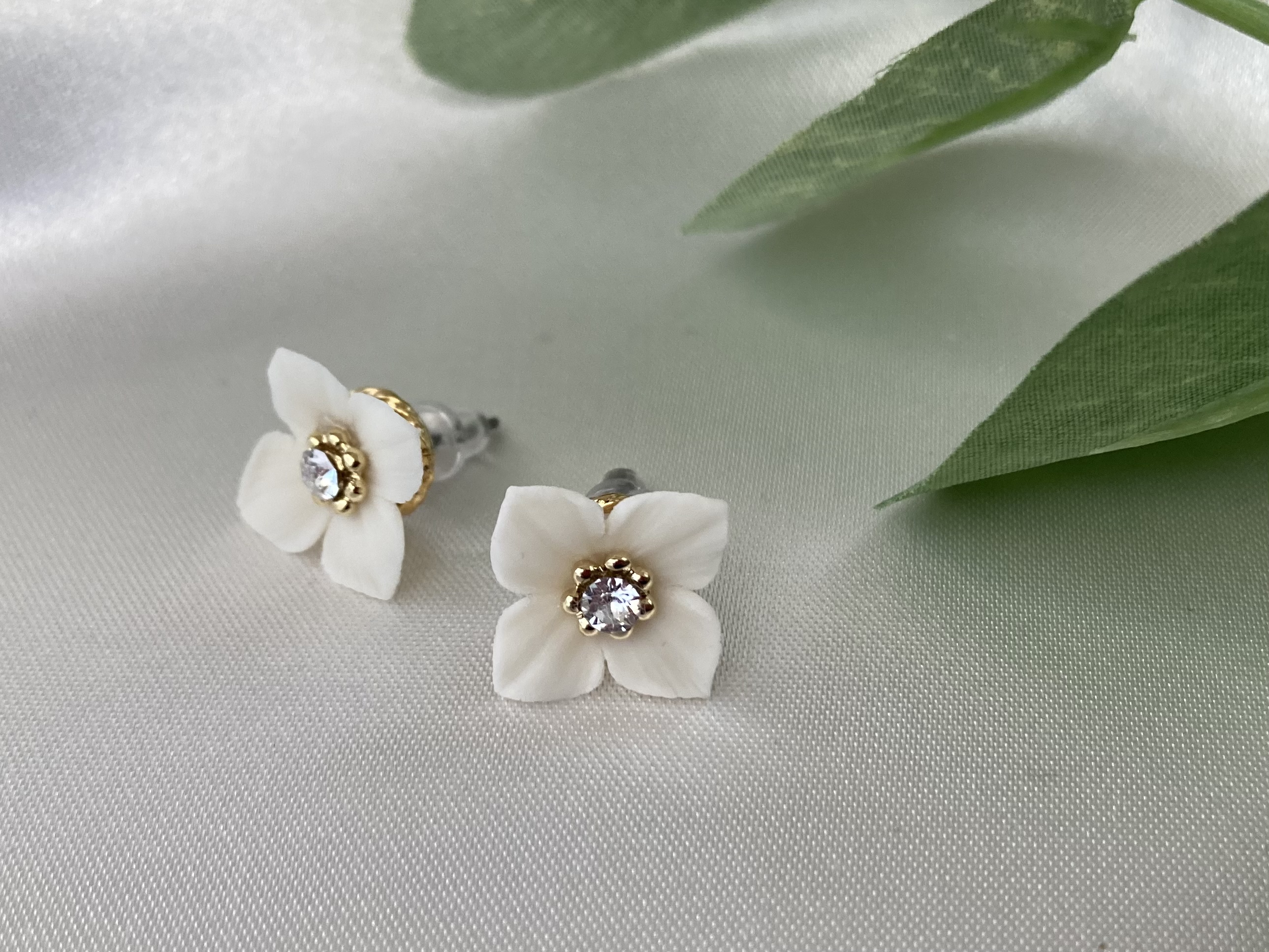 はじめての粘土で作るフラワーアクセサリー『紫陽花のピアス』