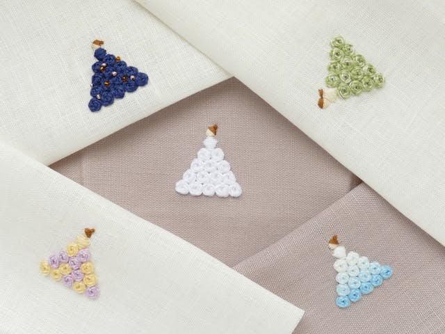薔薇ドレスの女の子の刺繍レッスン