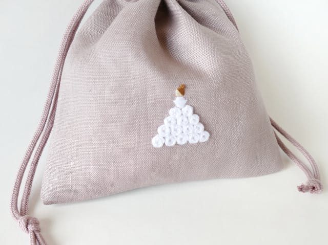 《　アレンジは無限大！ドレスの女の子の刺繍方法　》