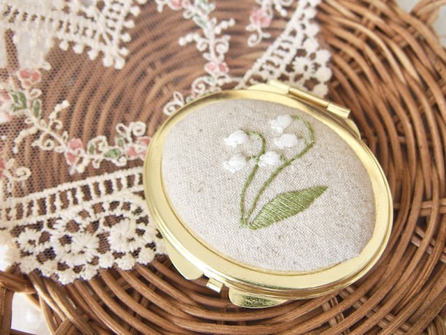 すずらんの刺繍とミラーへの仕立て方レッスン