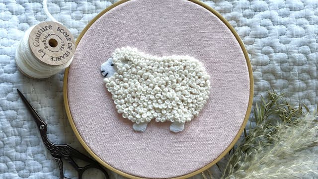 物語のような動物刺繍