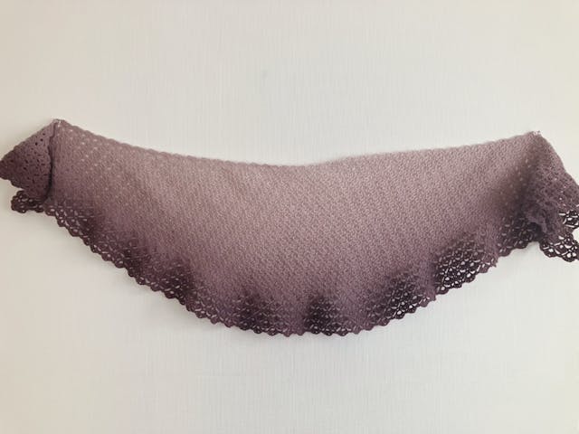 【PDF編み図付き】松編みの三日月ショールの作り方