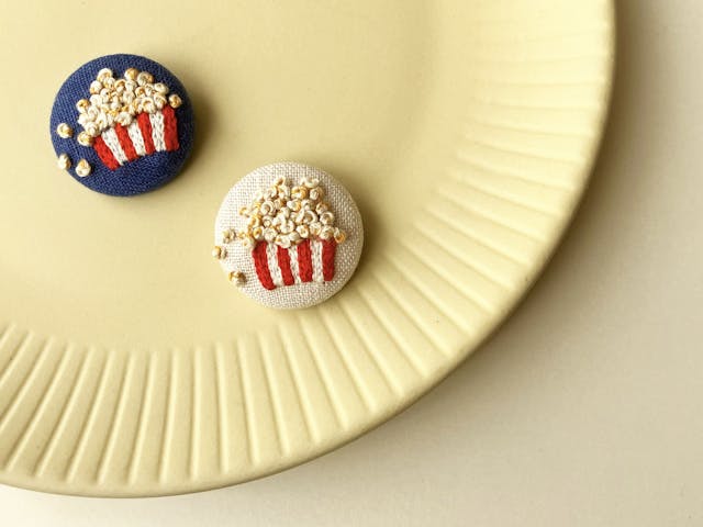 ポップコーンの刺繍ブローチの作り方