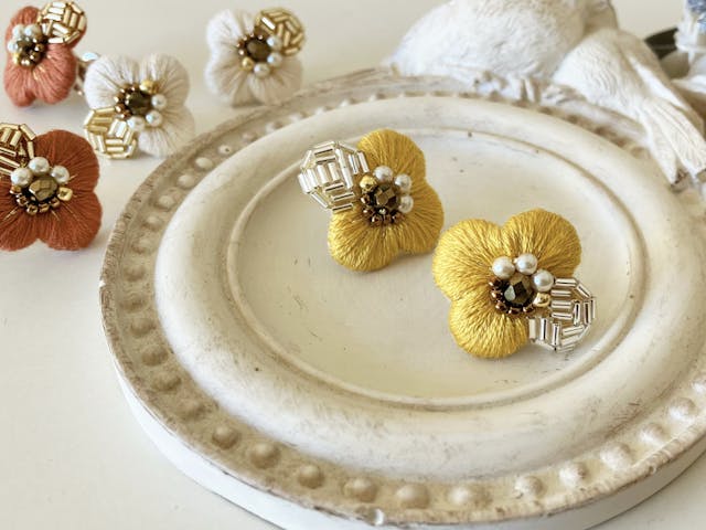 ミモザカラーのお花の耳飾りの作り方