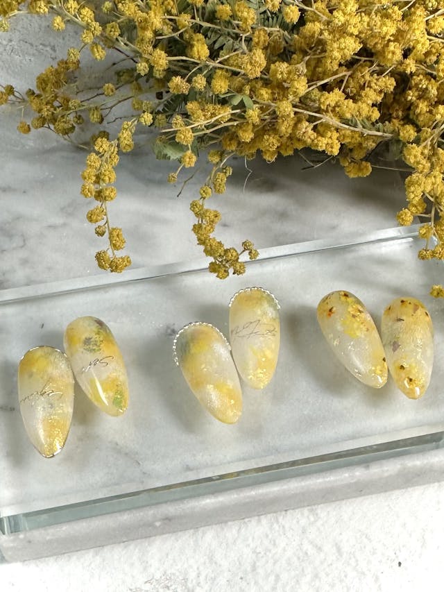 春に人気のミモザネイル♡