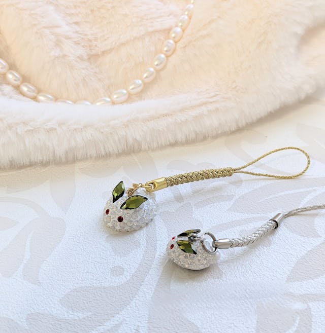 「初級・中級テクニックが学べる」雪うさぎOYAKOチャームの作り方