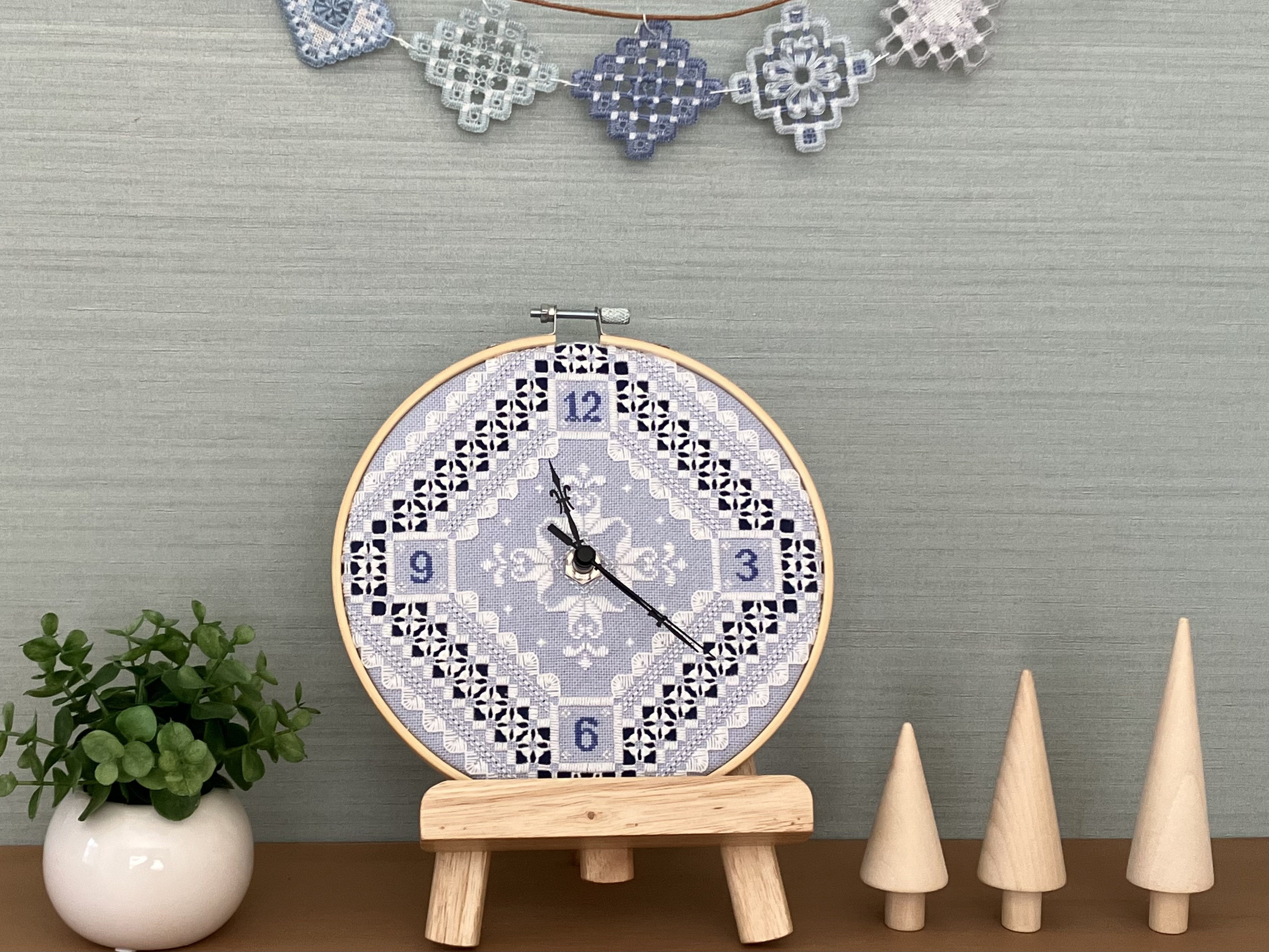 ハーダンガー刺繍で作る刺しゅう時計