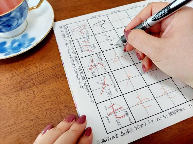 ３つのステップであなたも美文字に！ 『マミムメモ』の書き方 (お手本入り練習用紙をダウンロードできます)