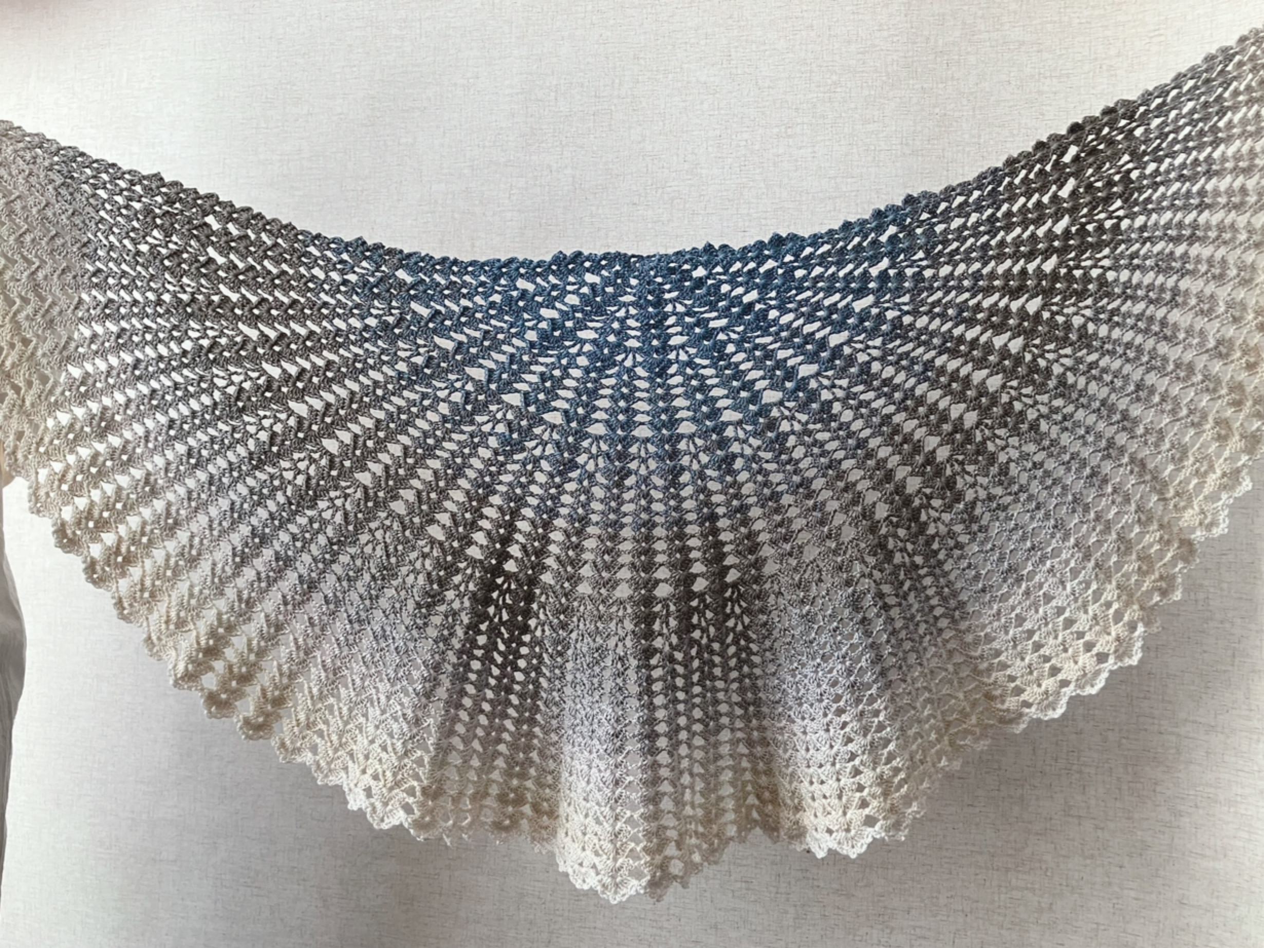 【PDF編み図付き】シェル模様の半円ストールの編み方