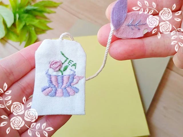 ティーバッグ風＊刺しゅうのブックマーク（クラシカル・オールドローズ）
