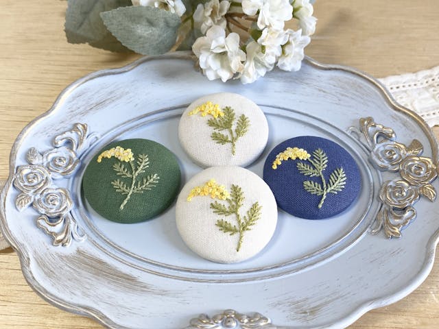 ミモザの刺繍ブローチの作り方