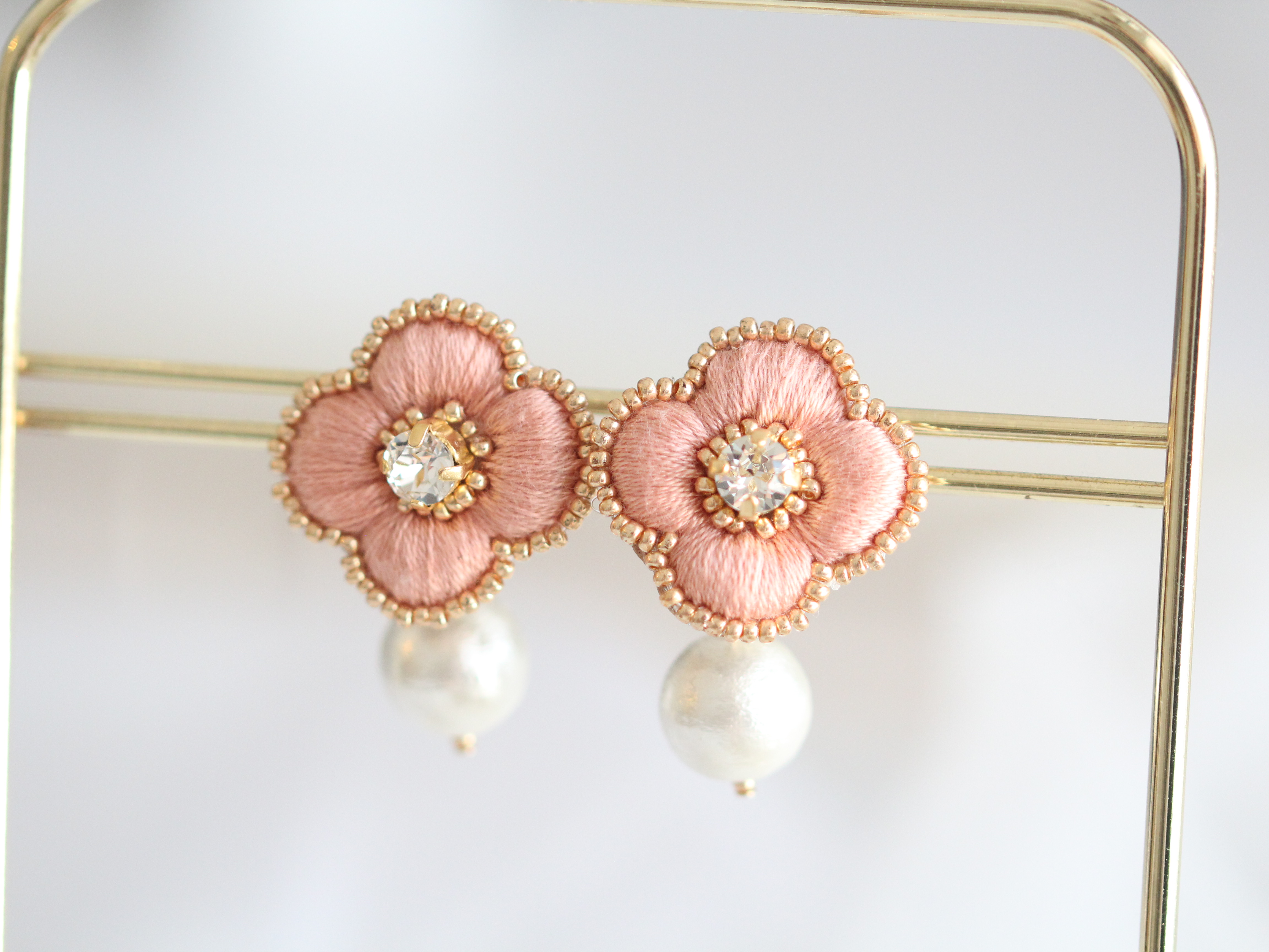 ふっくらキラキラとしたお花のアクセサリーが作れる！～初めての刺繍アクセサリーレッスン～