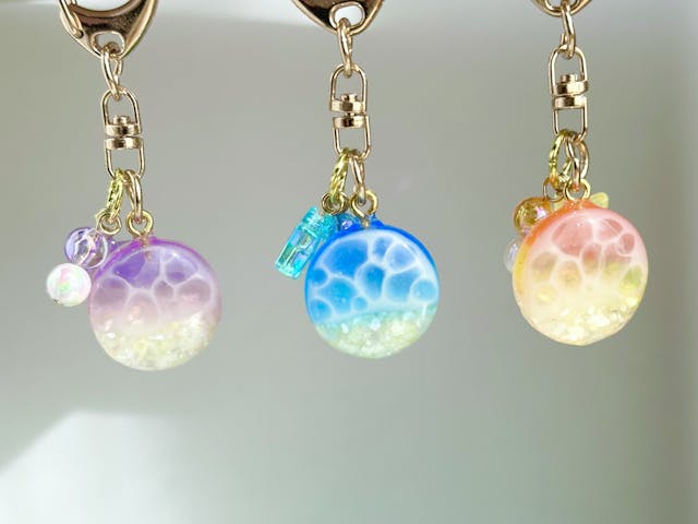 ＜100円材料で出来る＞海色レジンキーホルダーの作り方