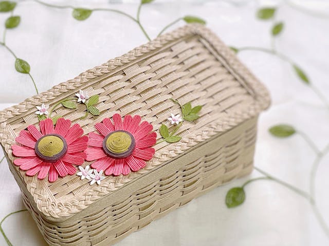 紙バンドでつくる 花いっぱいふた付き小箱