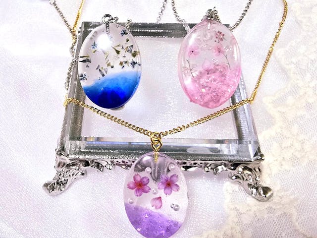 100均道具・材料で作るレジンアクセサリーのレッスン