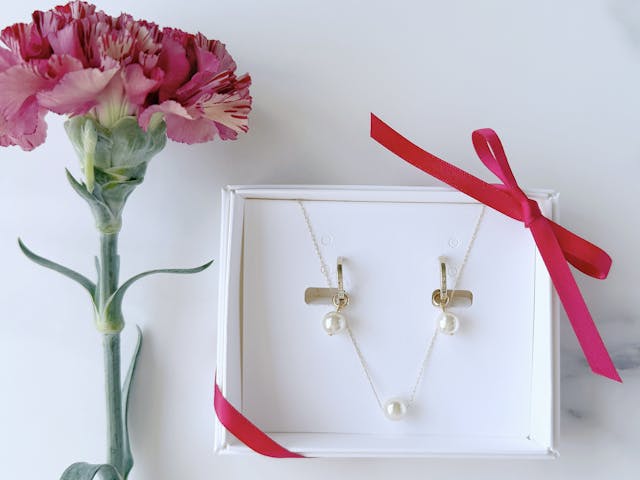 シンプルなパールネックレス＆イヤリングの作り方