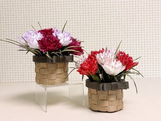 紙バンドとループでつくる 2色のカーネーション