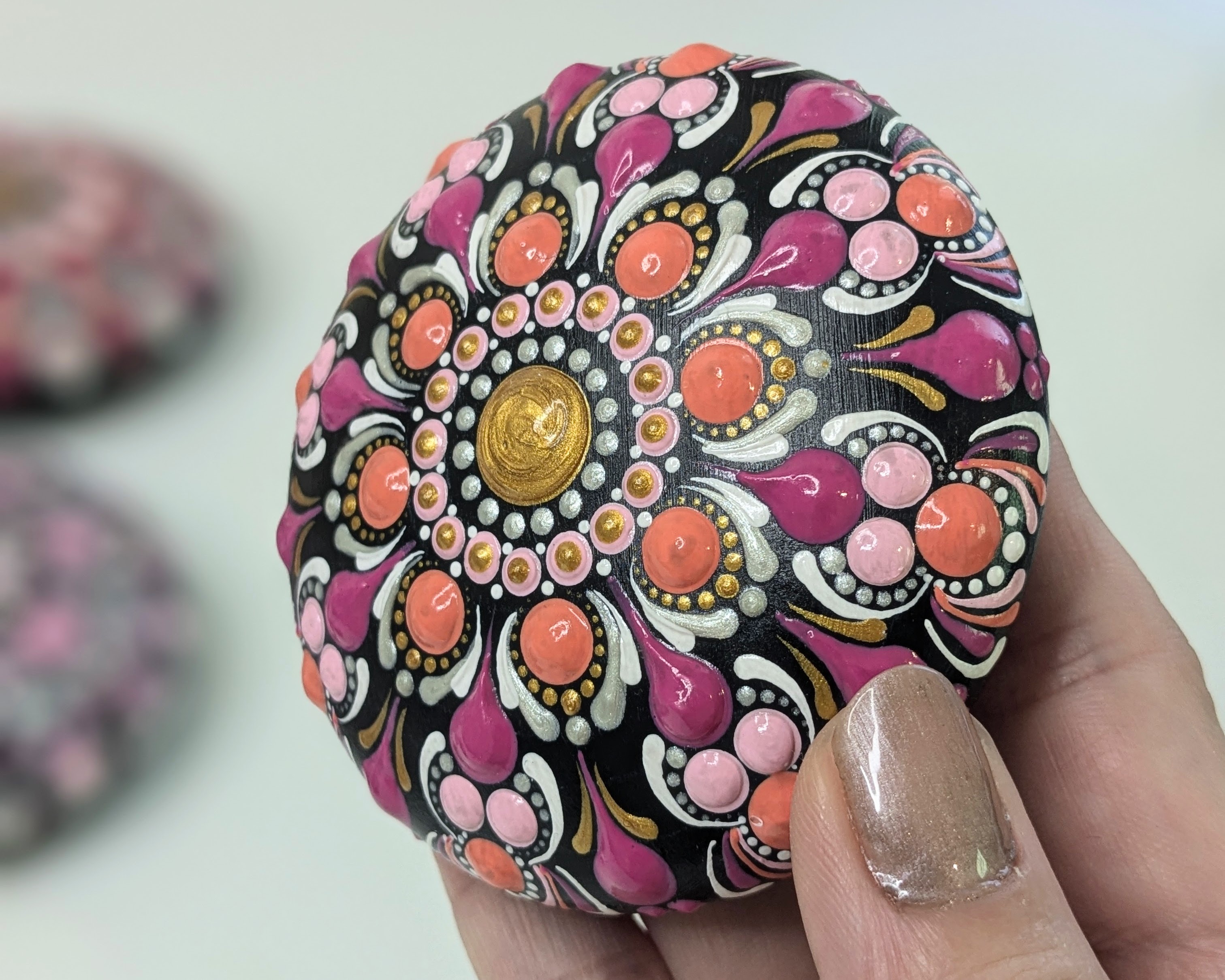 ぷっくりドットでつくるマンダラストーンの作り方