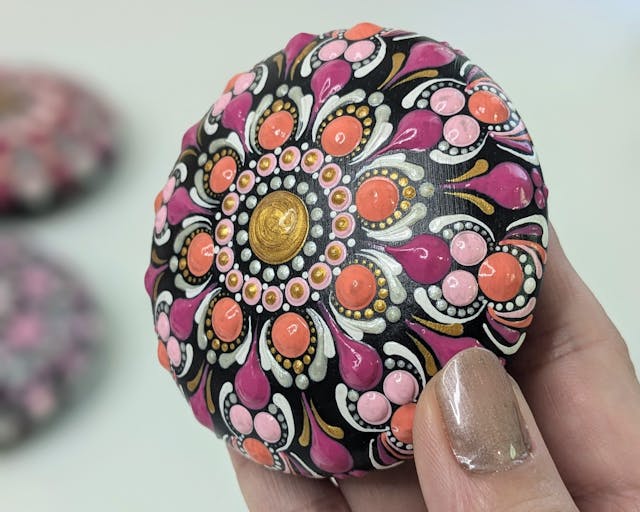 ぷっくりドットでつくるマンダラストーンの作り方