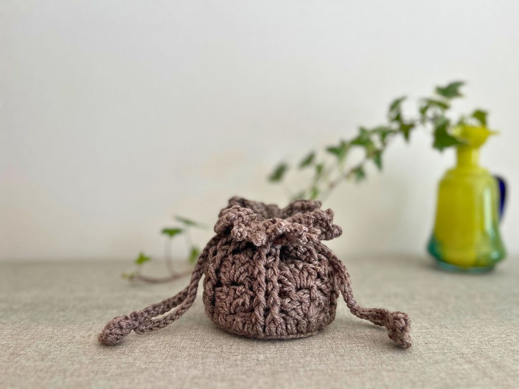 かぎ針編み・大きさ自在の巾着ポートの編み方【PDFの編み図付き】