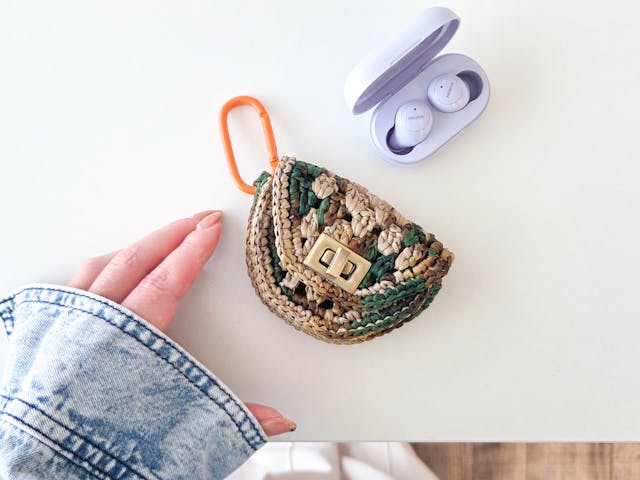 ハーフムーンポーチの編み方│イヤホンケース【編み図付き】