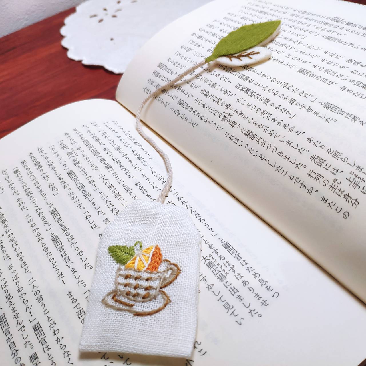 ティーバッグ風＊刺しゅうのブックマーク（元気が出る レトロオレンジティー）の紹介画像2