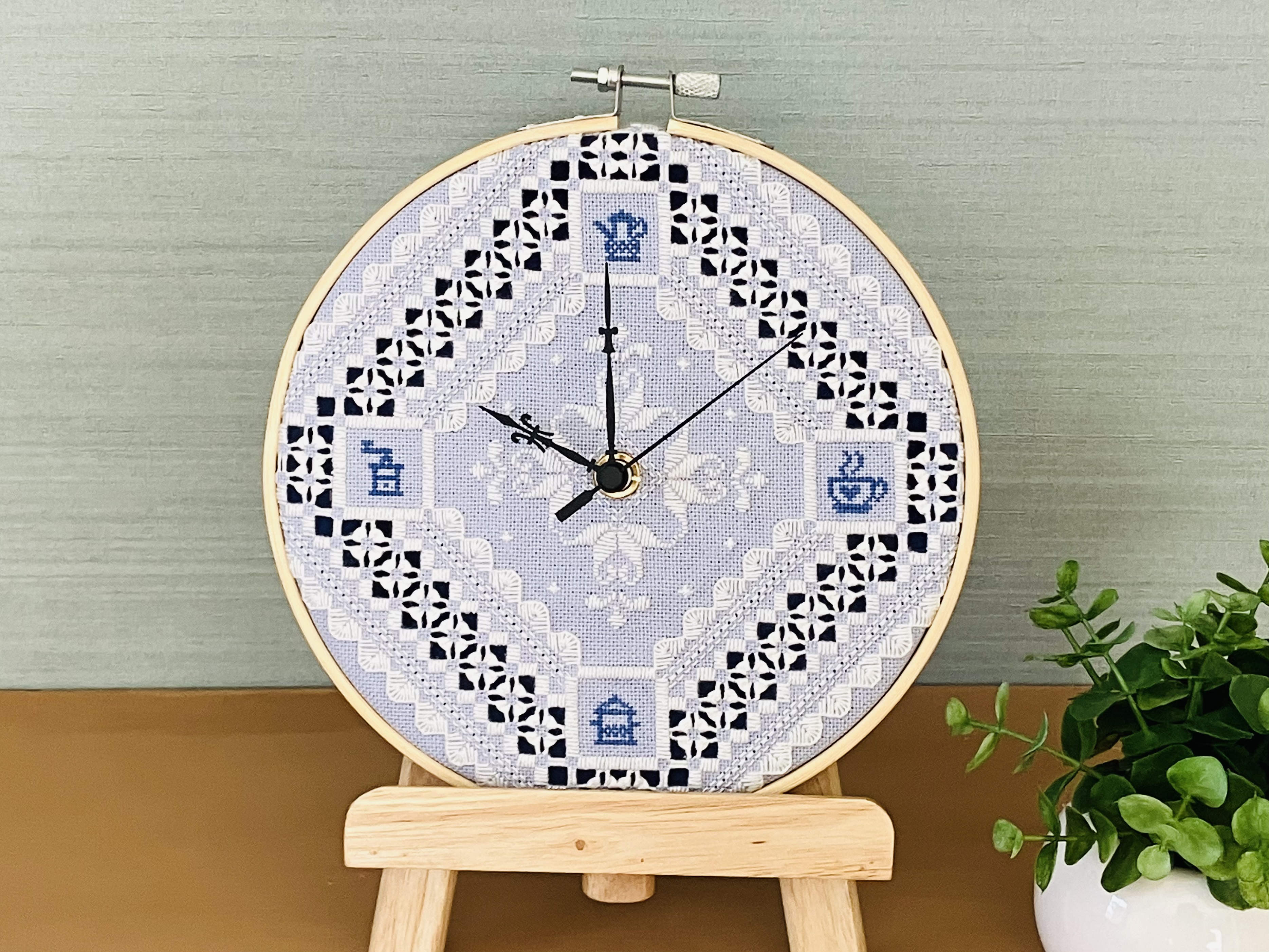 ハーダンガー刺繍で作る刺しゅう時計の紹介画像3