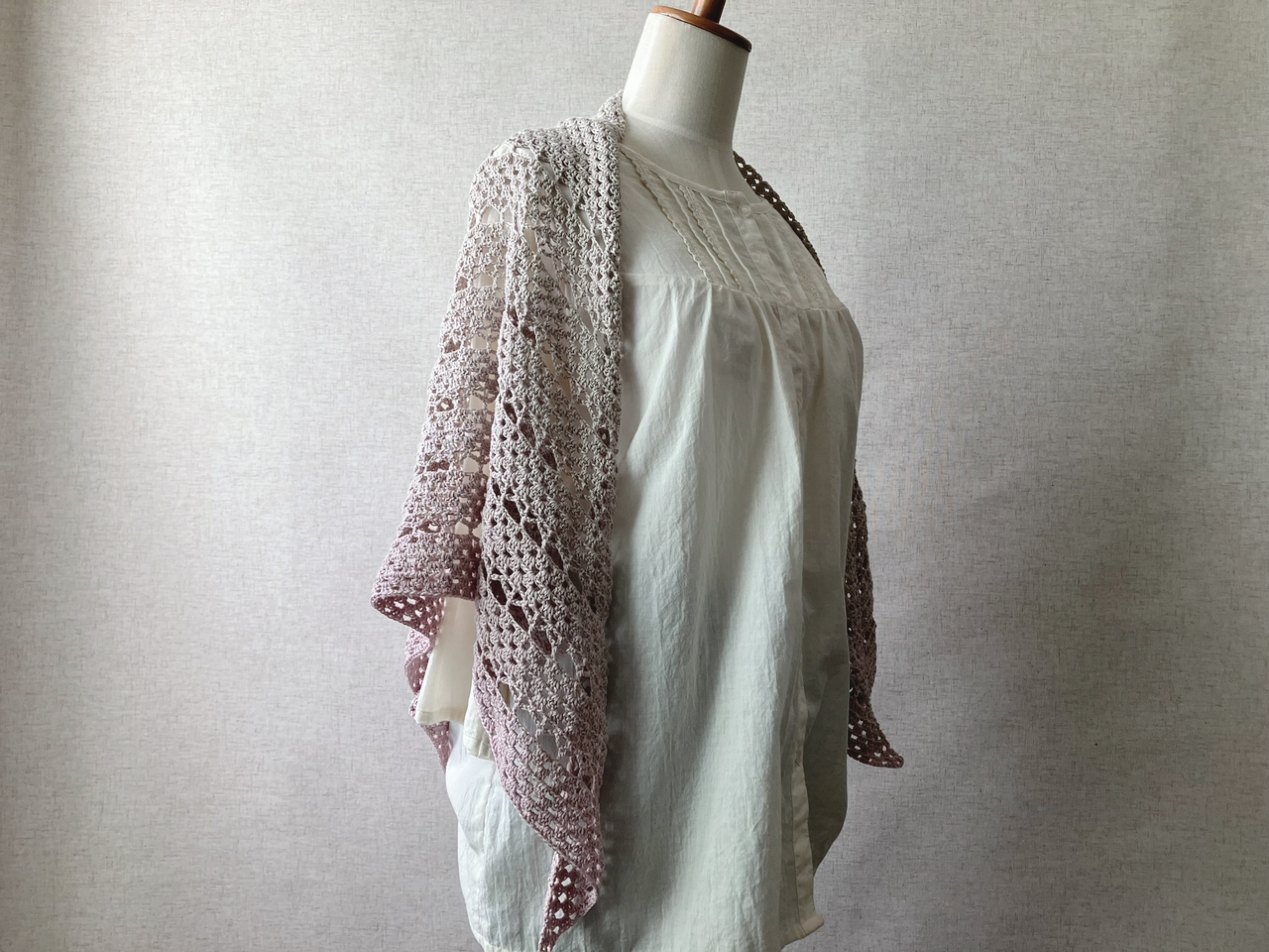 【PDF編み図付き】シンプル透かし柄の三角ストールの編み方の紹介画像2