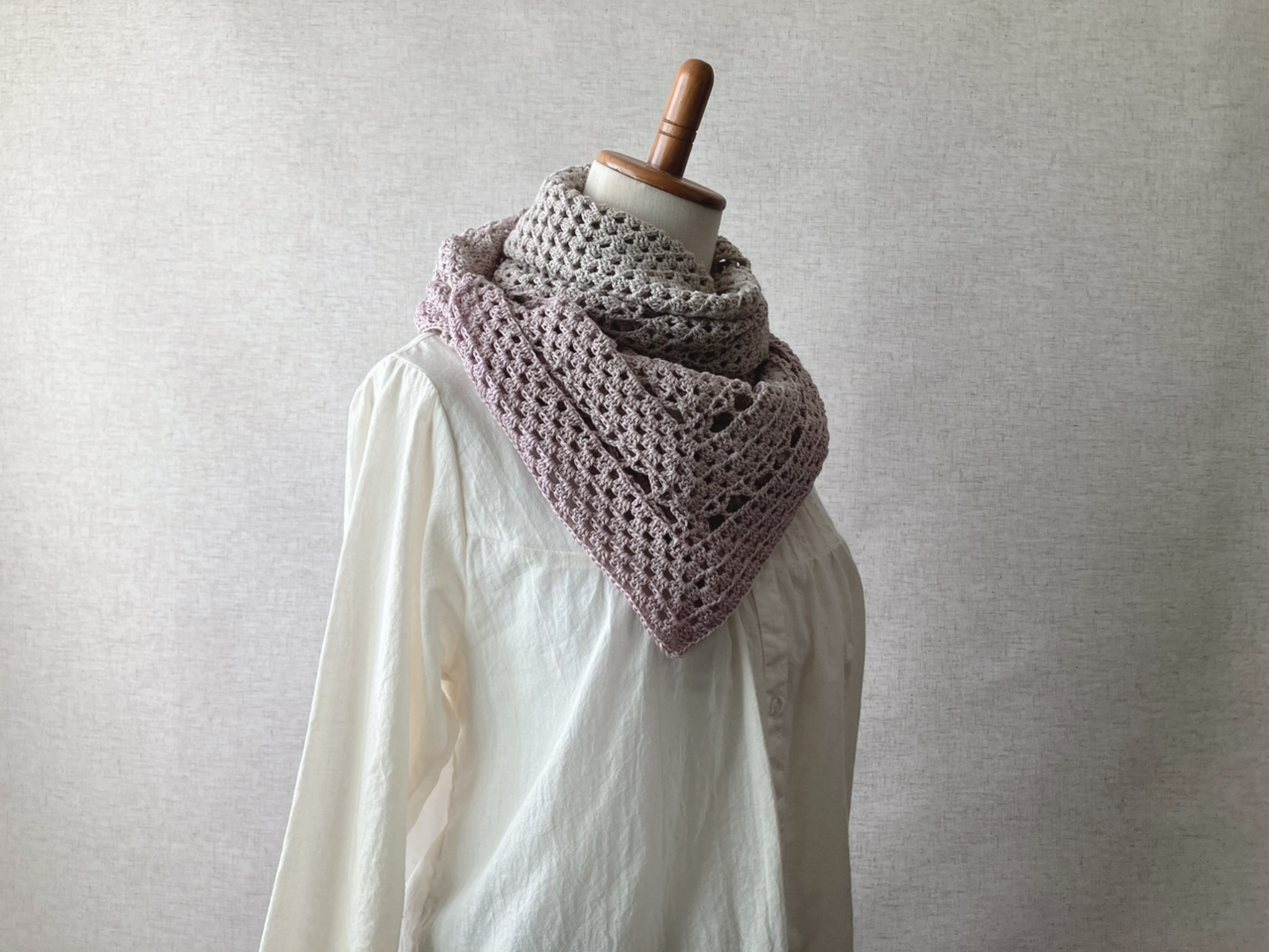 1回完結レッスン】【PDF編み図付き】シンプル透かし柄の三角ストールの