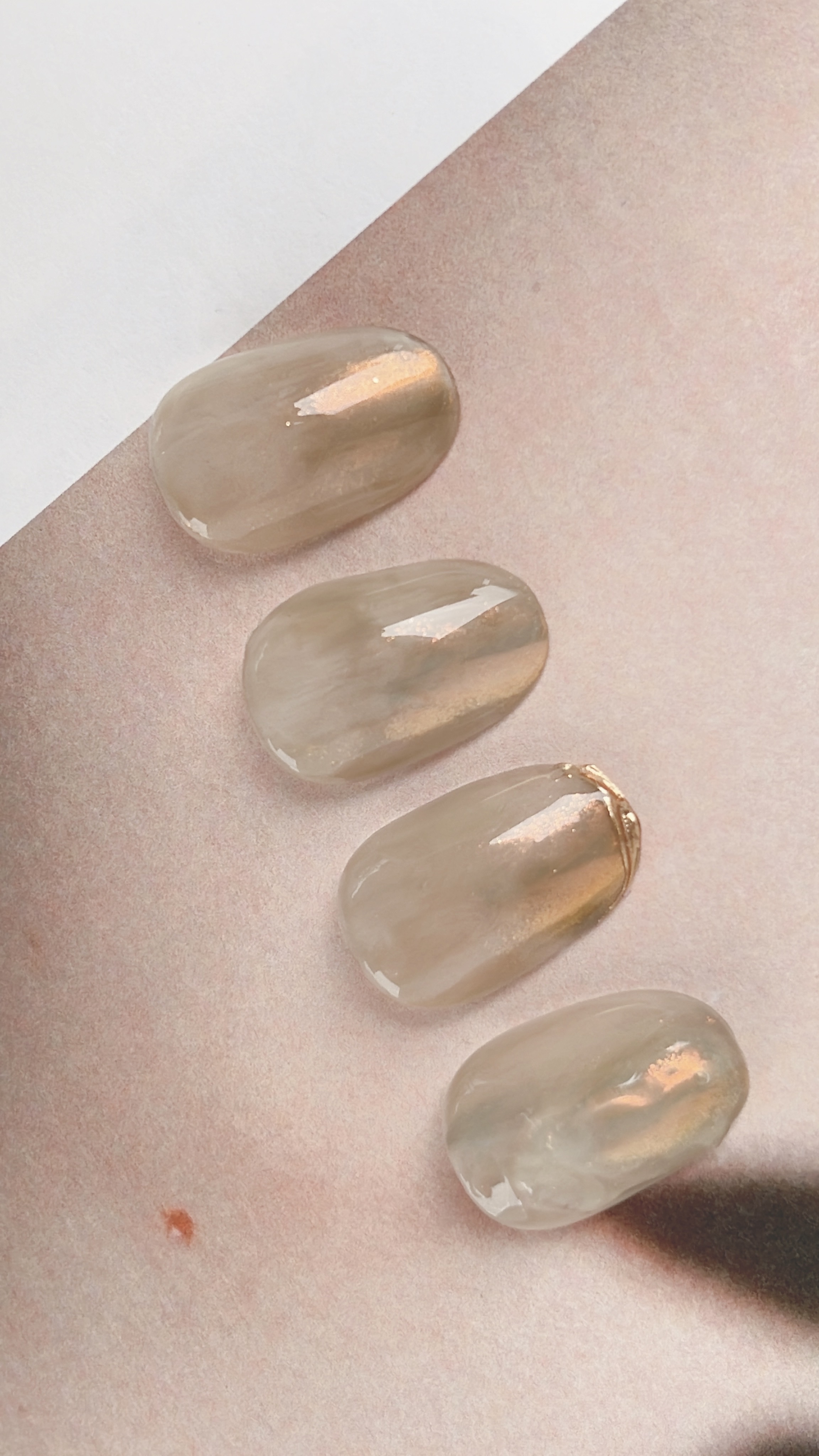 大人シンプルなオーロラニュアンスアートのやり方の紹介画像1