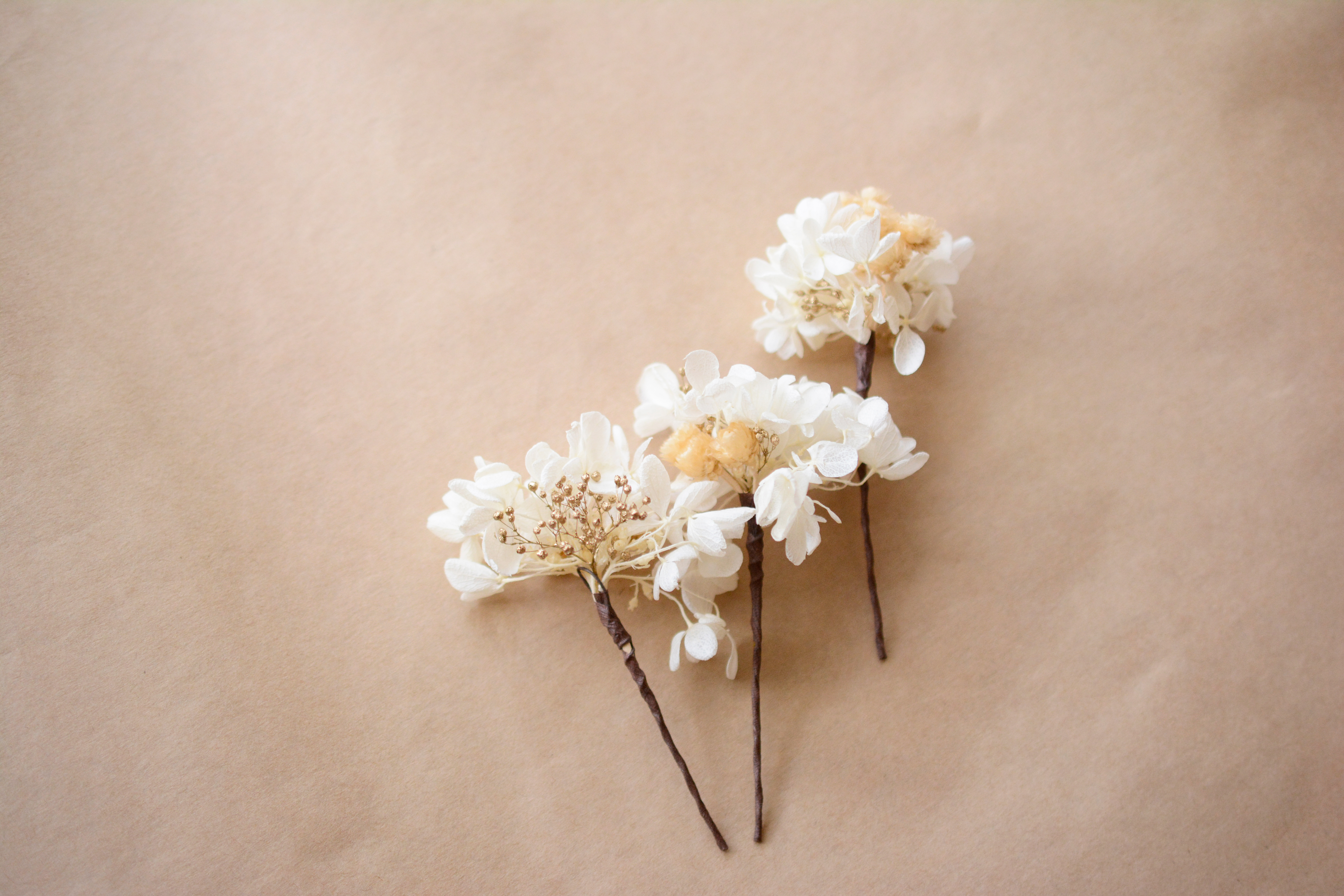 七五三のヘアアレンジに！　プリザーブド＆ドライフラワーで作る和装のヘアアクセの作り方の紹介画像3