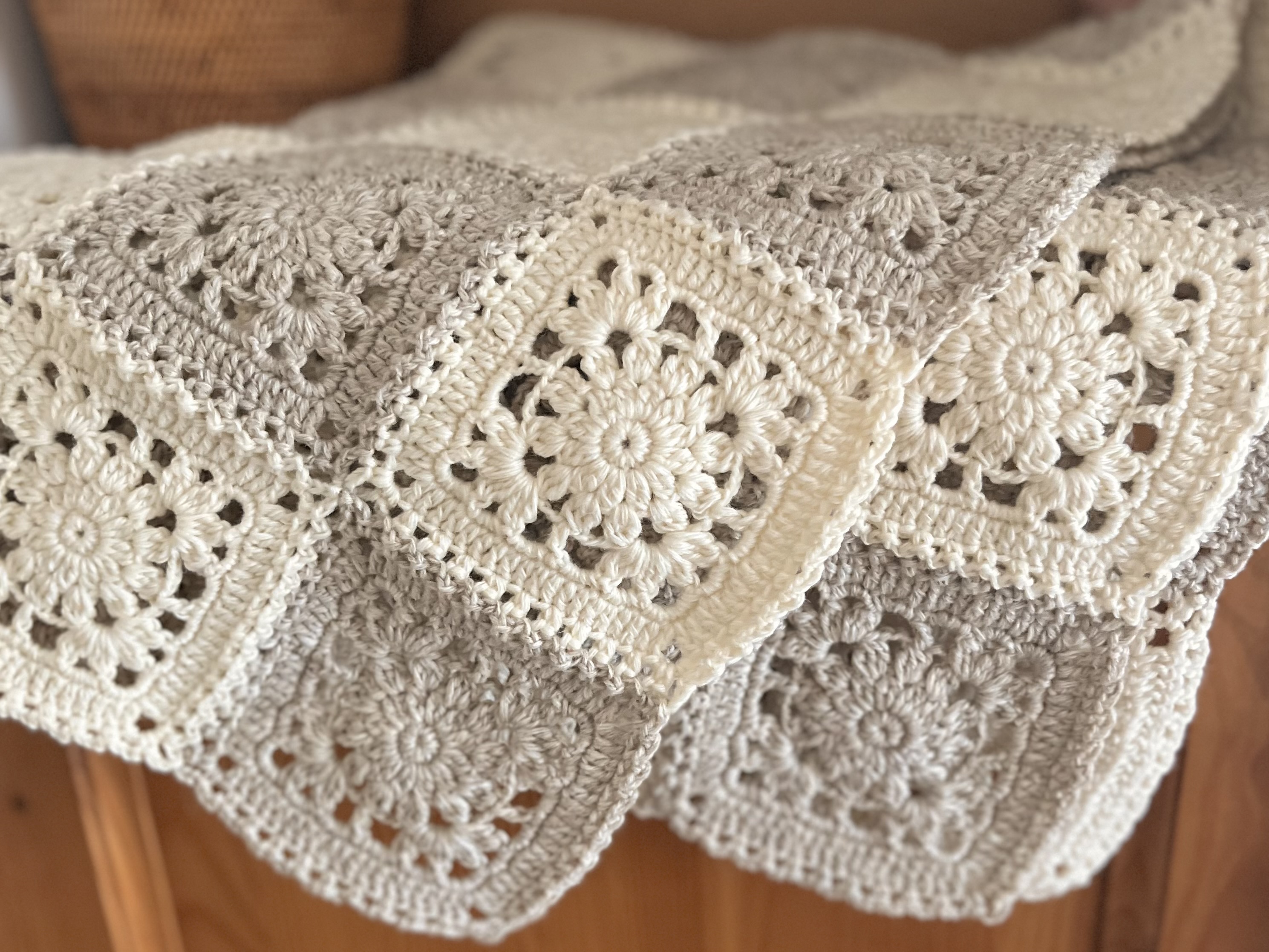 1回完結レッスン】モチーフ繋ぎのナチュラルブランケットの作り方【PDF