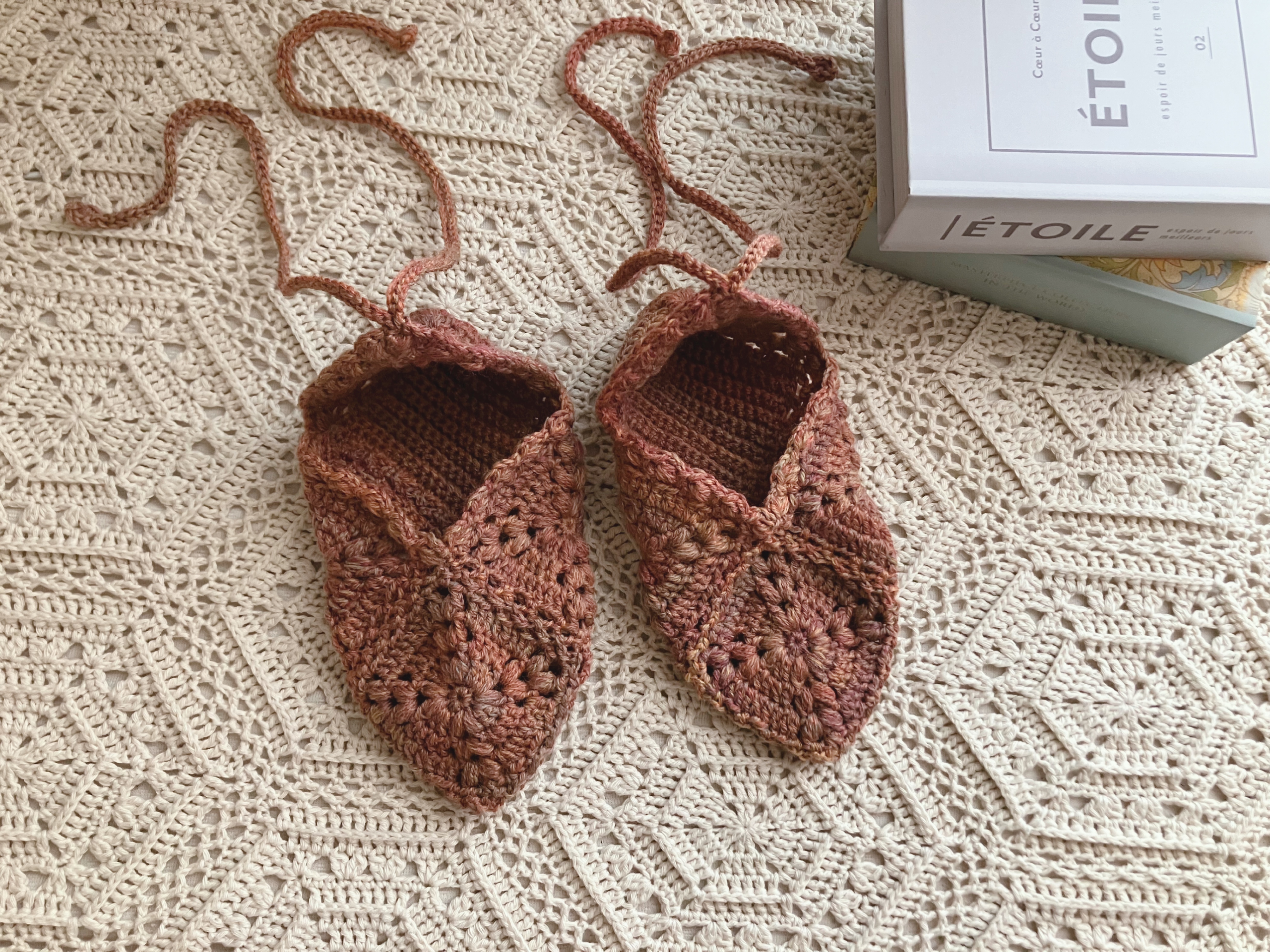 【PDF編み図付き】玉編みモチーフ繋ぎのルームシューズの作り方の紹介画像2