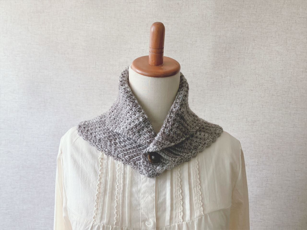 【PDF編み図付き】地模様の襟付きネックウォーマーの作り方の紹介画像1