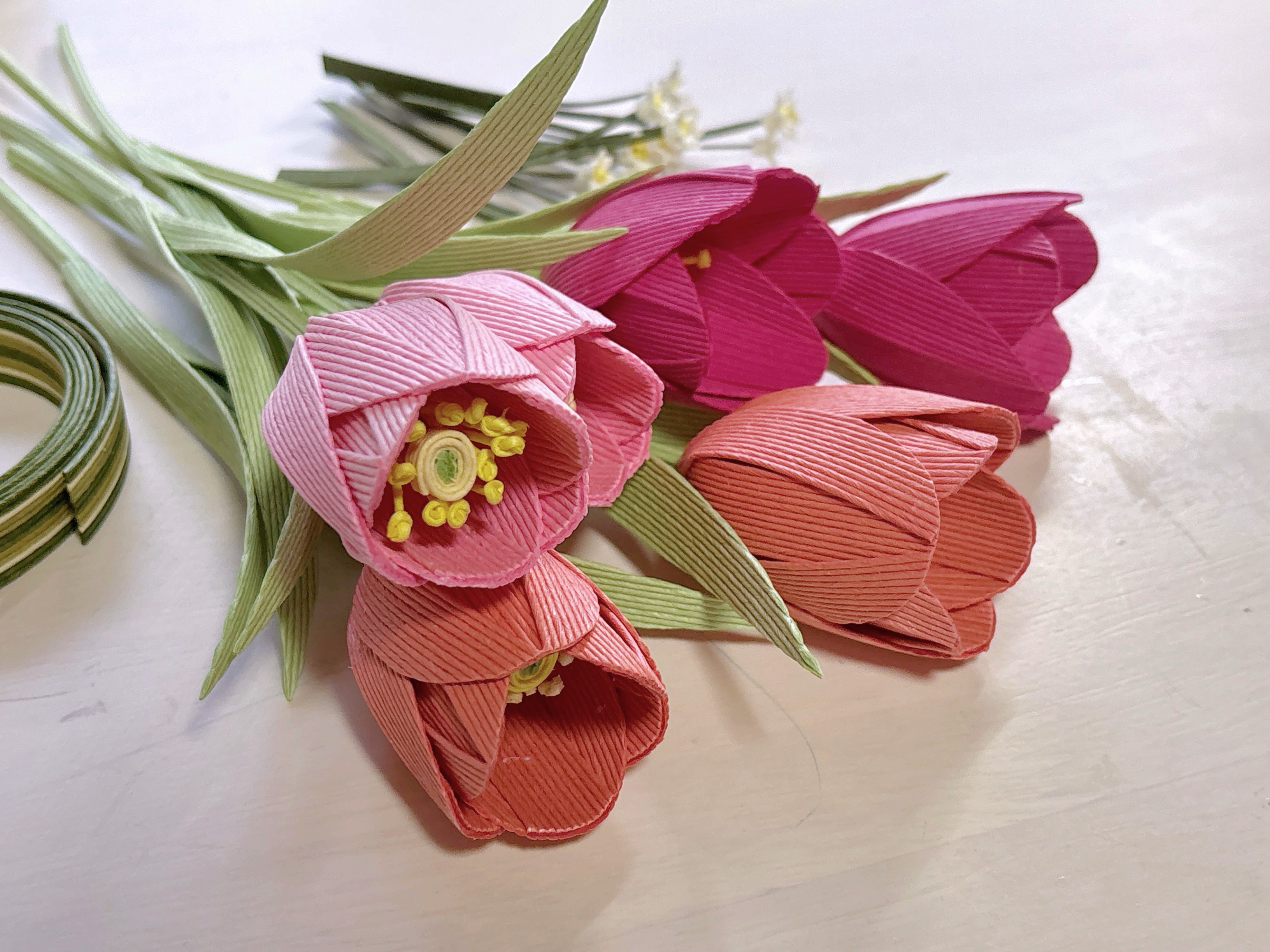 紙バンドでつくる チューリップポットの紹介画像1