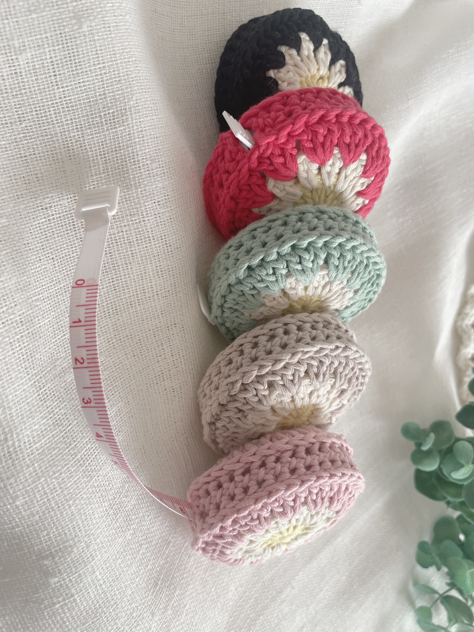 花模様の編みくるみメジャーの作り方の紹介画像1