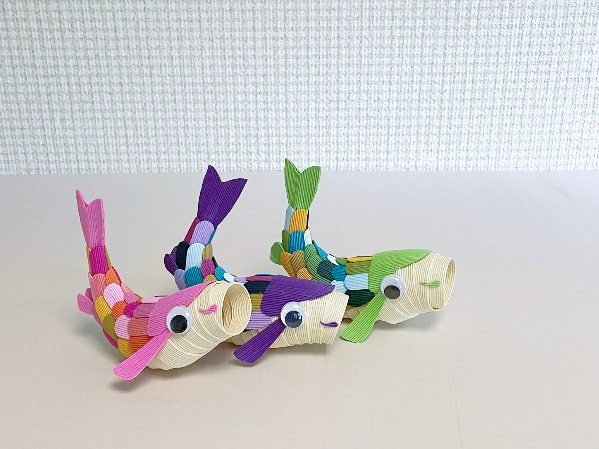 紙バンドでつくる 活きのいいこいのぼりの紹介画像1