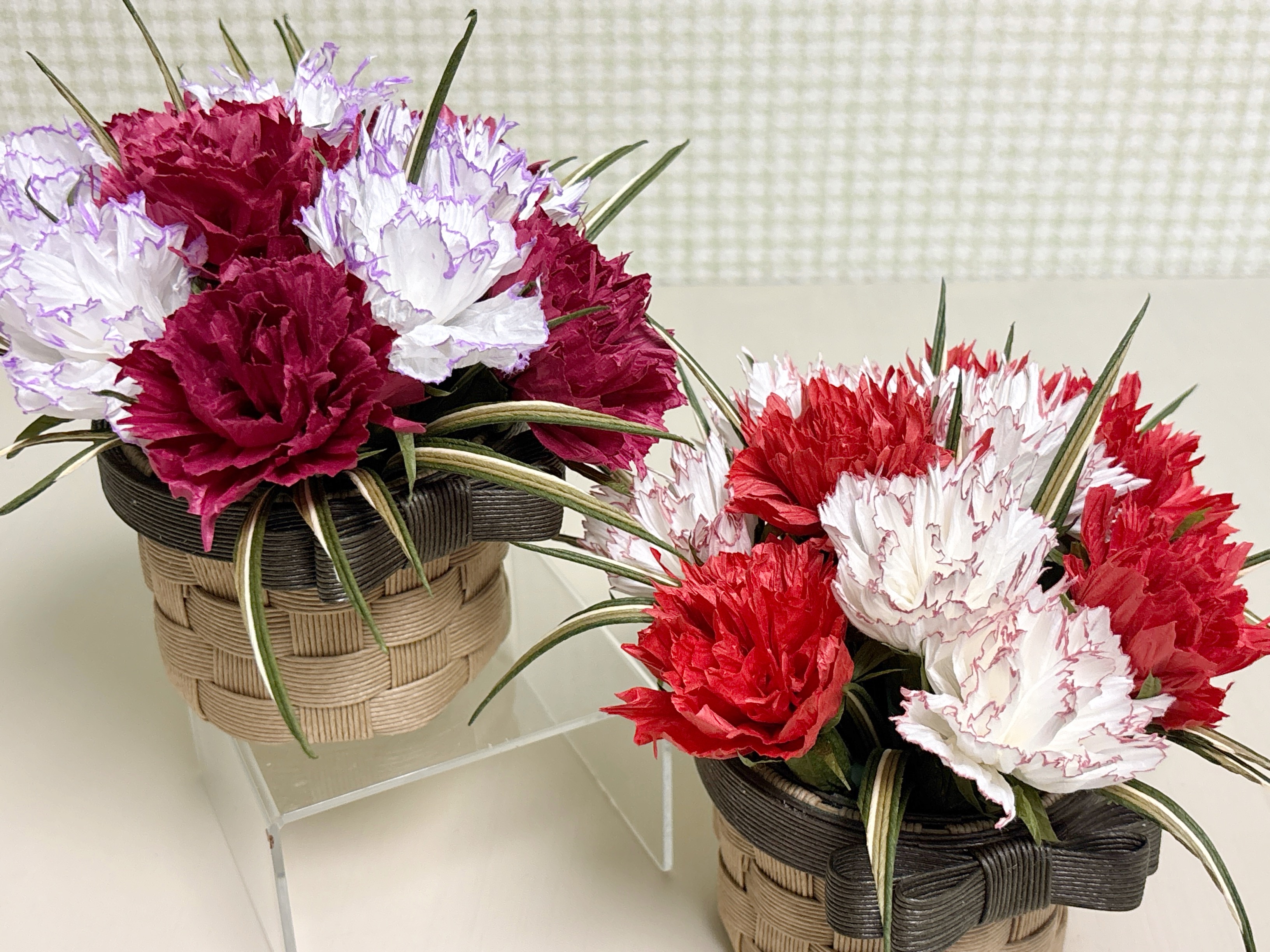 紙バンドとループでつくる 2色のカーネーションの紹介画像1