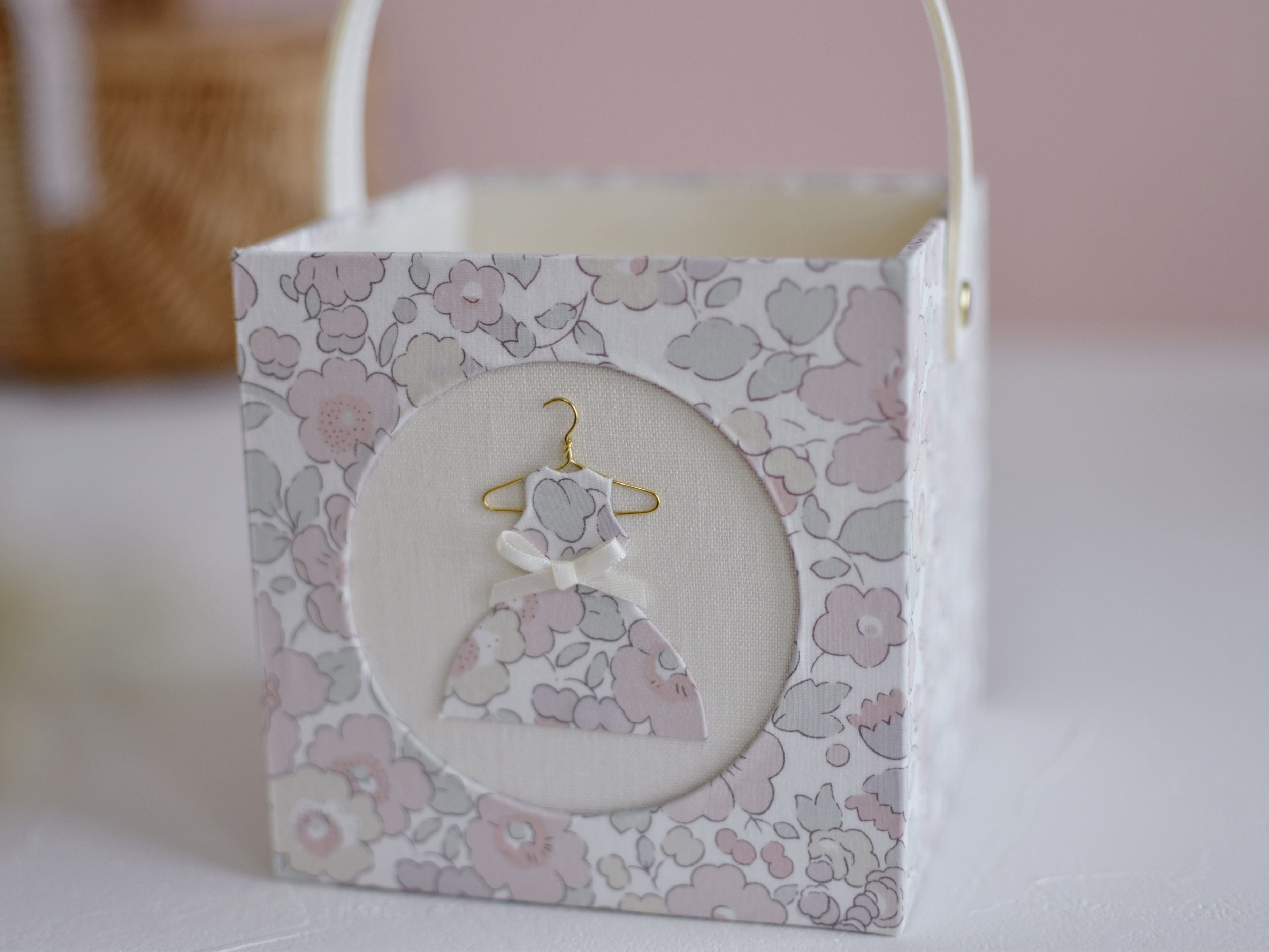 カルトナージュで作る☆ドレスでおめかしバスケット(ミニチュアハンガーレッスン付き)の紹介画像3