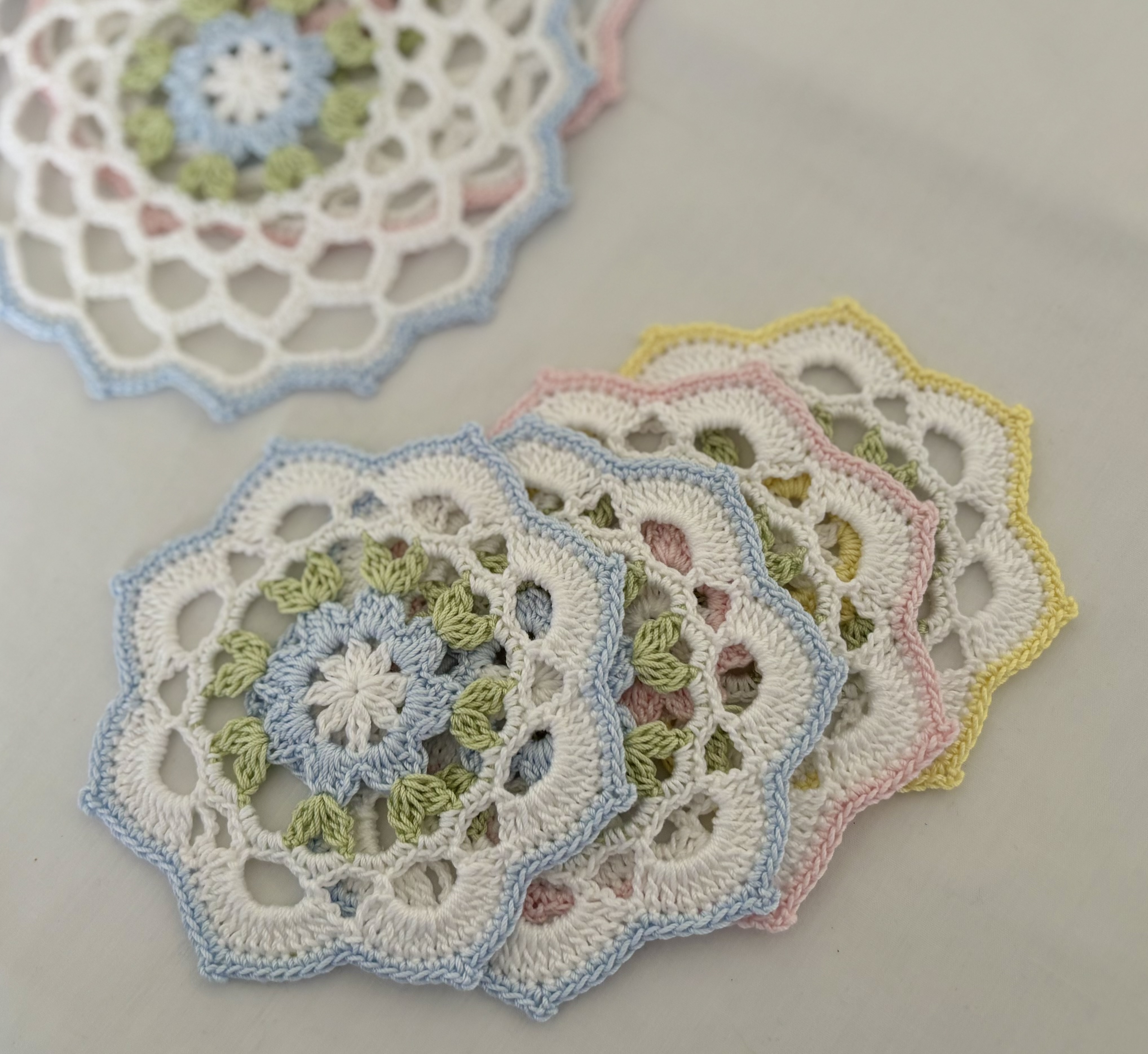 余り糸で楽しむ！お花コースター&ポットマット の編み方【PDF編み図付】の紹介画像1