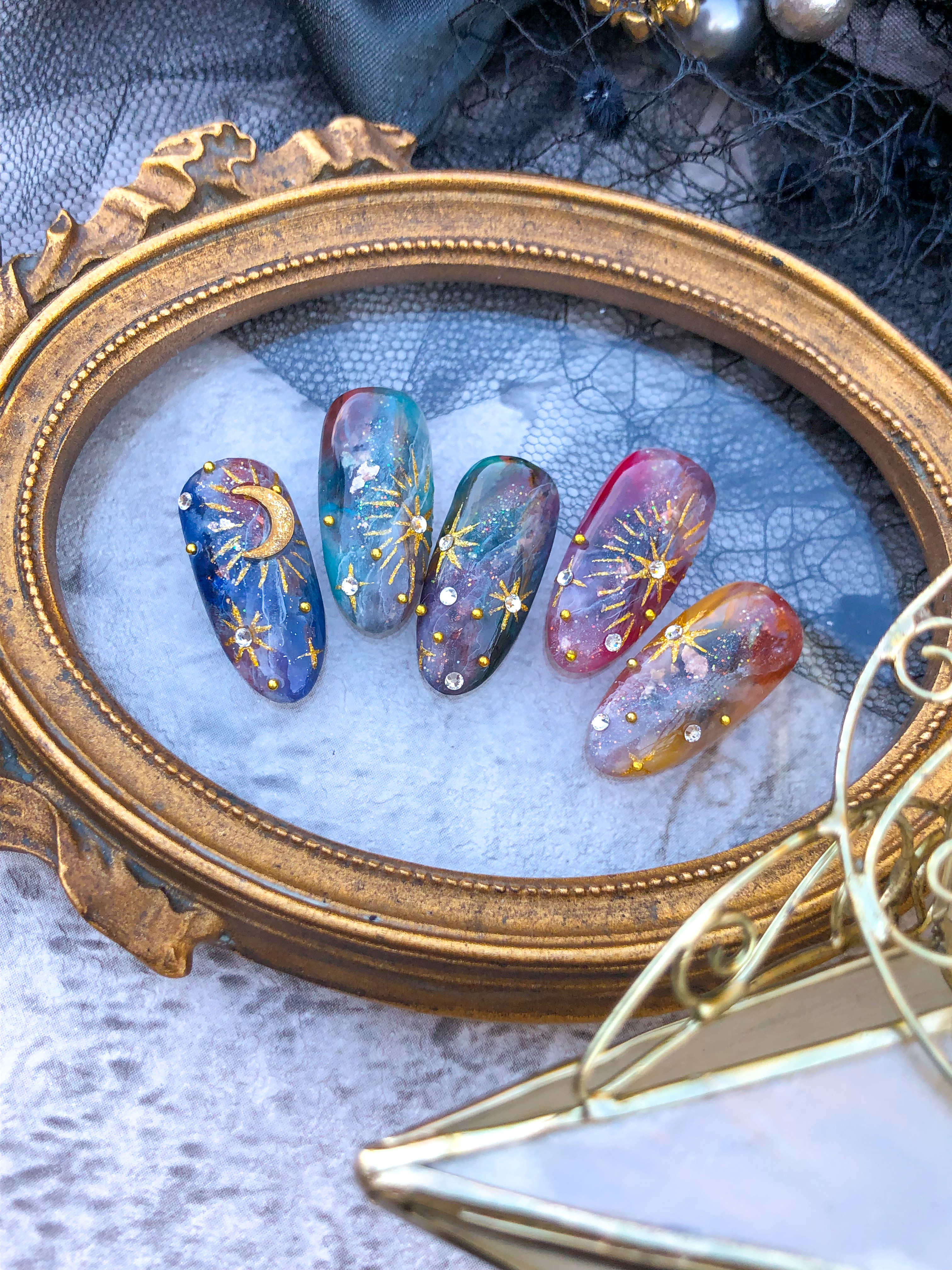 𝚂𝚑𝚒𝚗𝚎 𝚘𝚏 𝚝𝚑𝚎 𝚖𝚘𝚘𝚗の紹介画像1