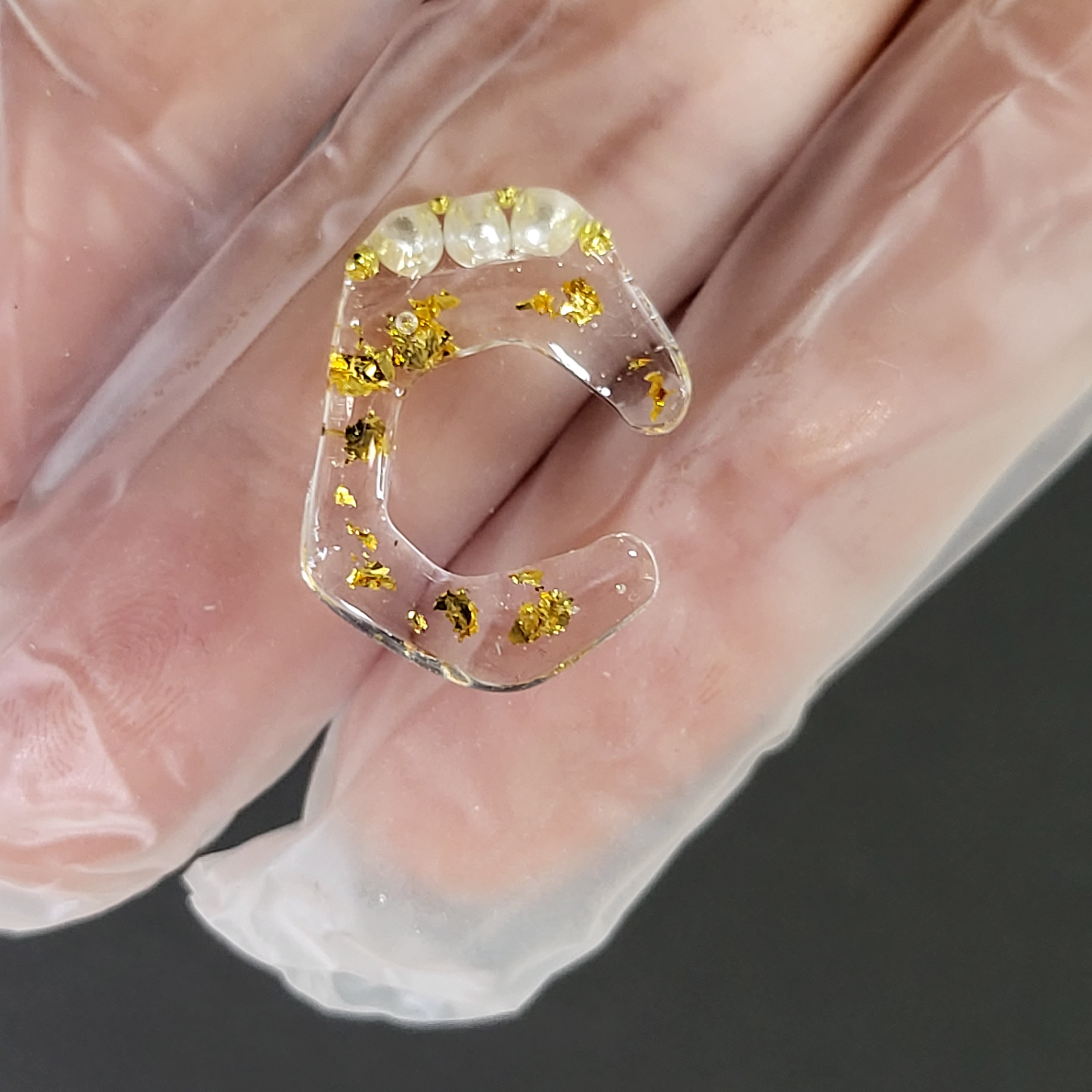 【LEDレジン初級】モールドを使った煌めくパールのイヤーカフの紹介画像2