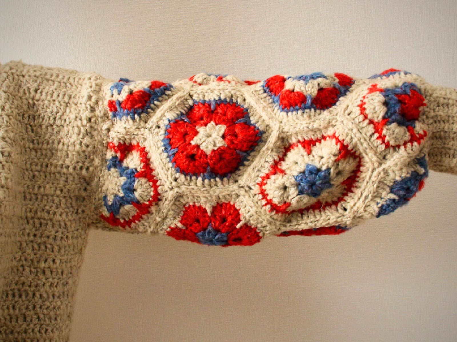 〈かぎ針１本で編める！〉モチーフスリーブセーターの編み方【編み図付き】の紹介画像1