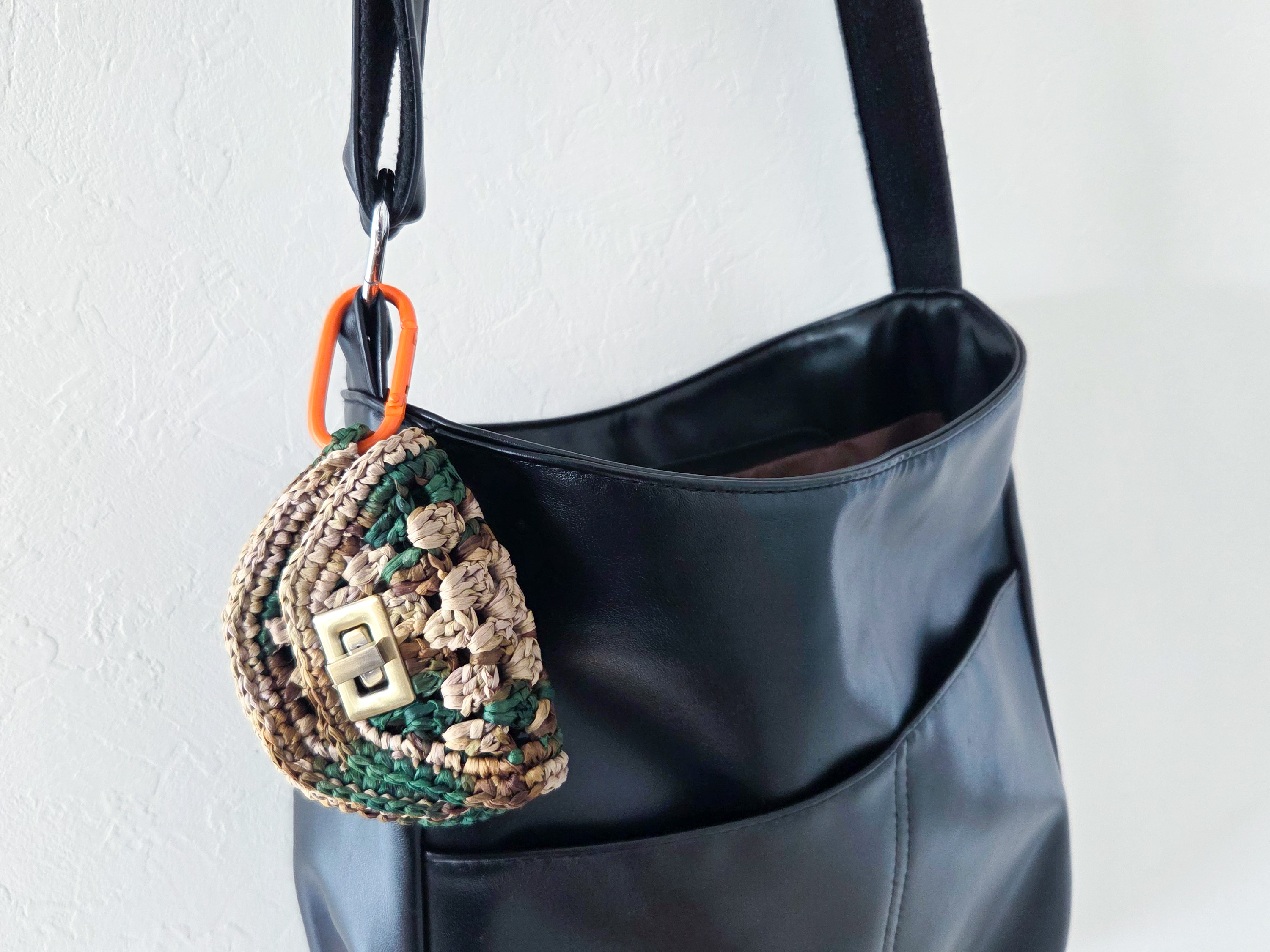 ハーフムーンポーチの編み方│イヤホンケース【編み図付き】の紹介画像1