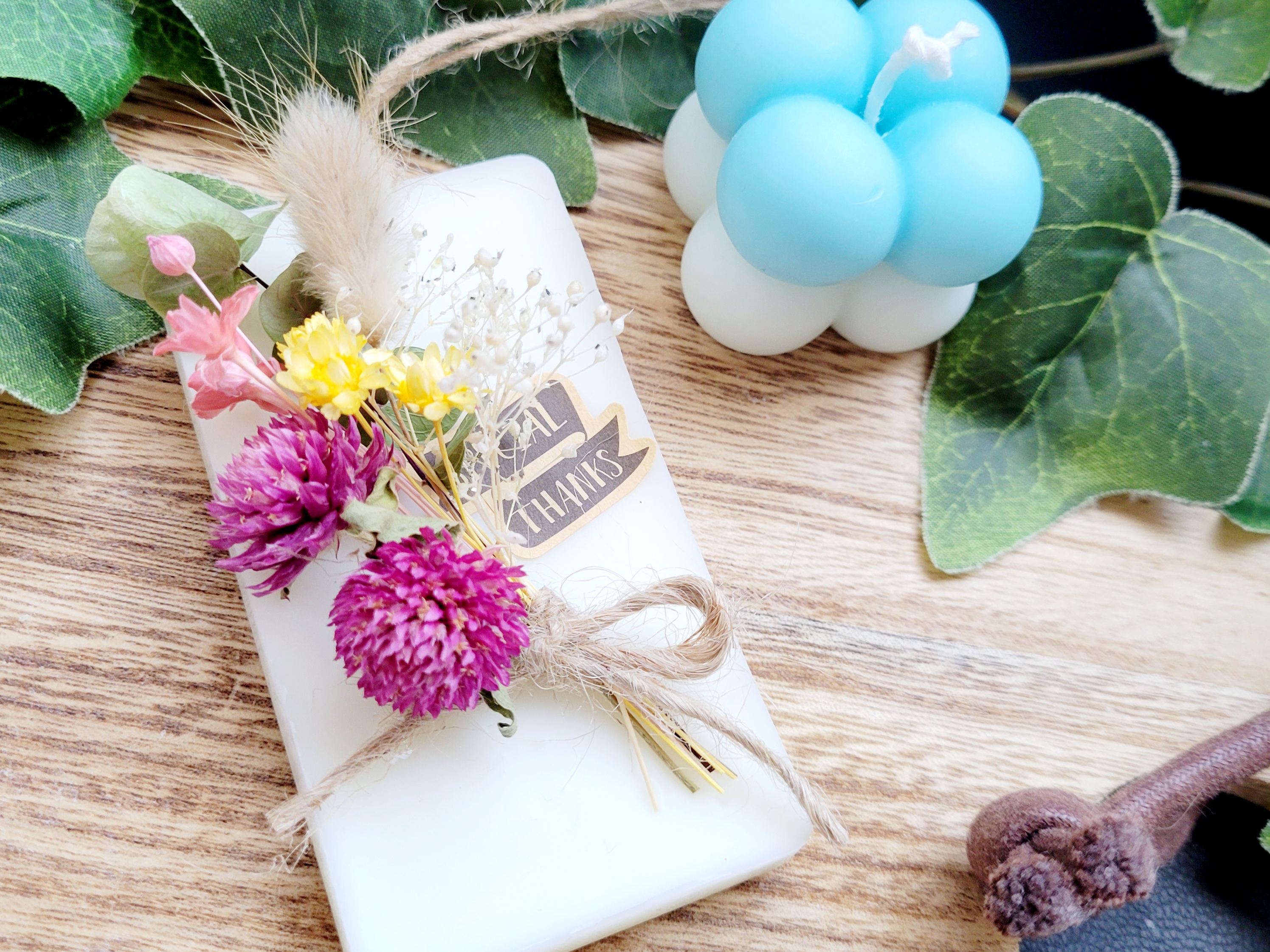 ブーケが乗ったアロマワックスサシェの紹介画像1