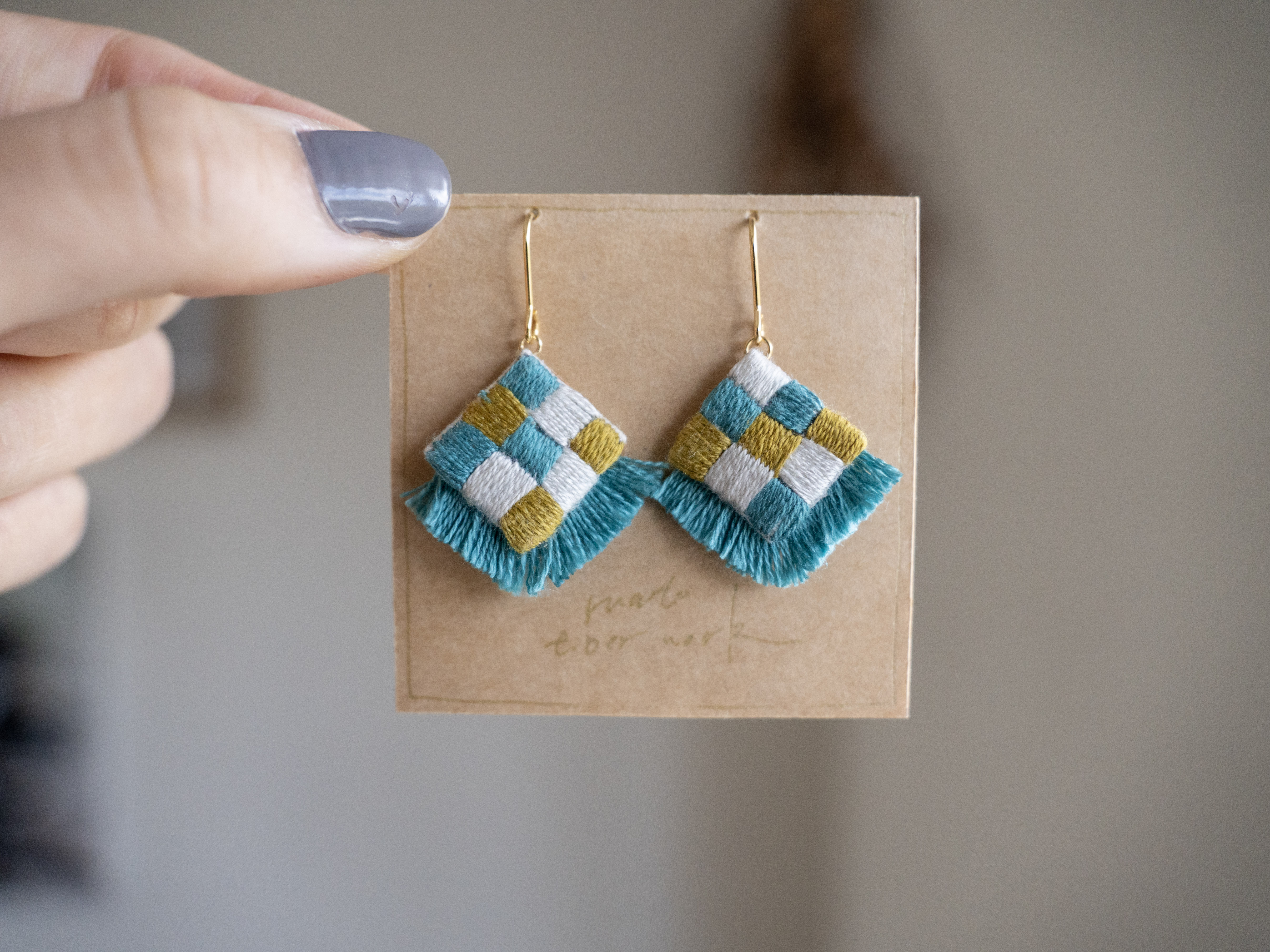 はじめての刺繍アクセサリー　～モザイク模様サテンステッチとフリンジ～の紹介画像2